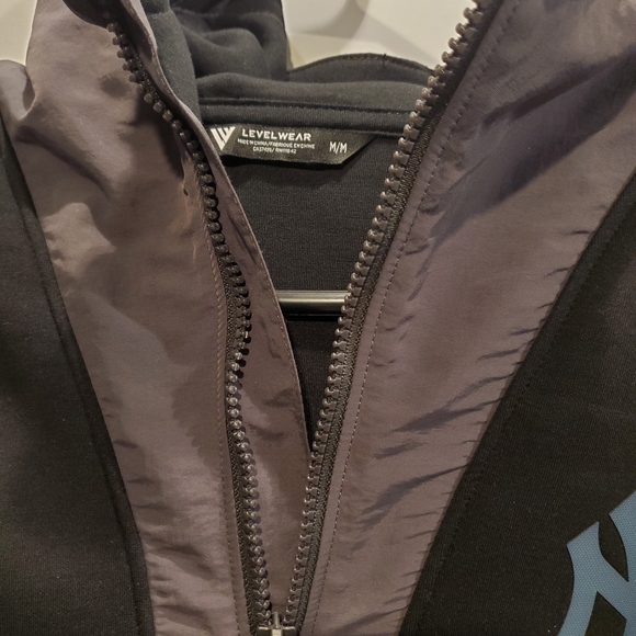Level Wear Men's Black NY Yankees 1/4 Zip Hoodie Pullover Size Medium - Picture 8 of 16